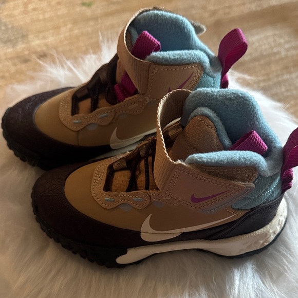 Nike Tan and Blue High-Top Sneakers - Picture 2 of 5